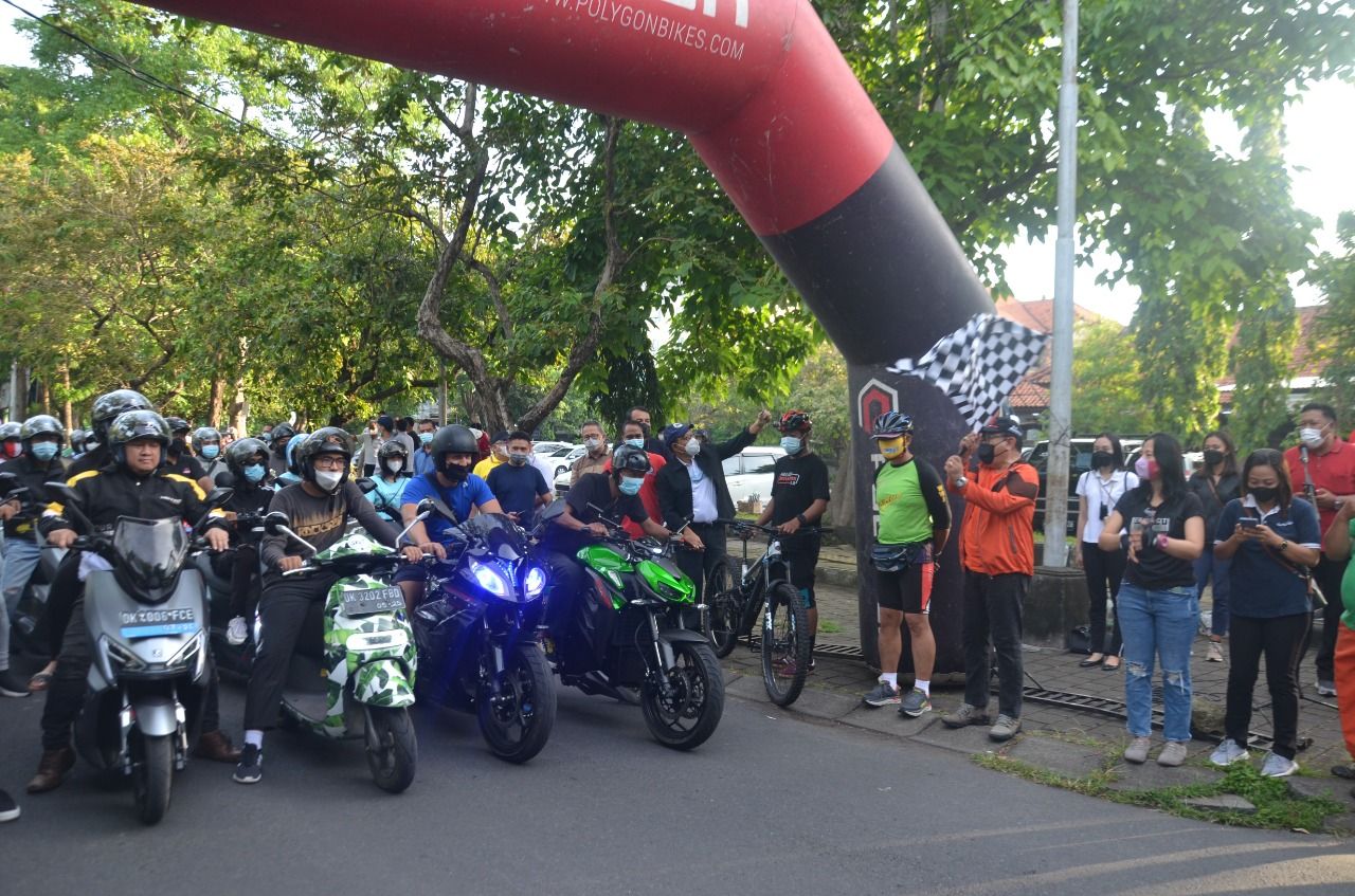 podiumnews.com-Cok Ace Harap Masyarakat Terinspirasi Beralih ke Kendaraan Ramah Lingkungan